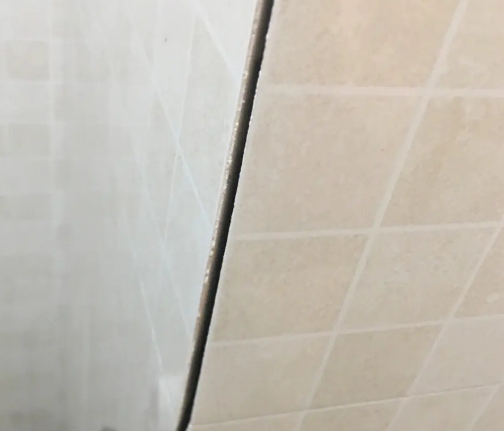 澄江瓷砖空鼓维修公司分享阳台瓷砖脱落的修复过程可以分为以下几个步骤