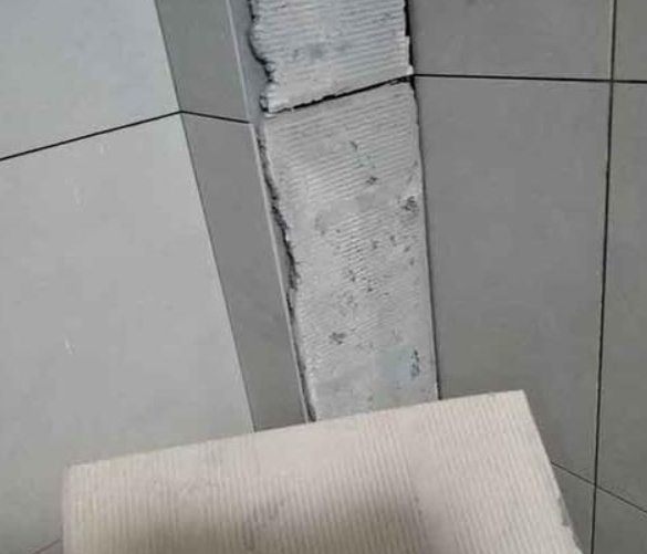 澄江瓷砖空鼓维修公司分享下厨房瓷砖脱落的补救措施。